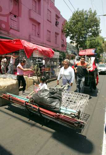 La Jornada Crisis económica y desempleo elevan la informalidad en México