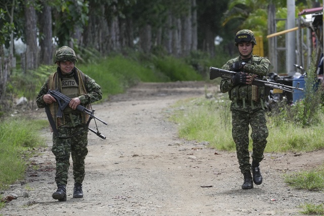 La Jornada Al Menos Ocho Muertos En Colombia Tras Combates Entre