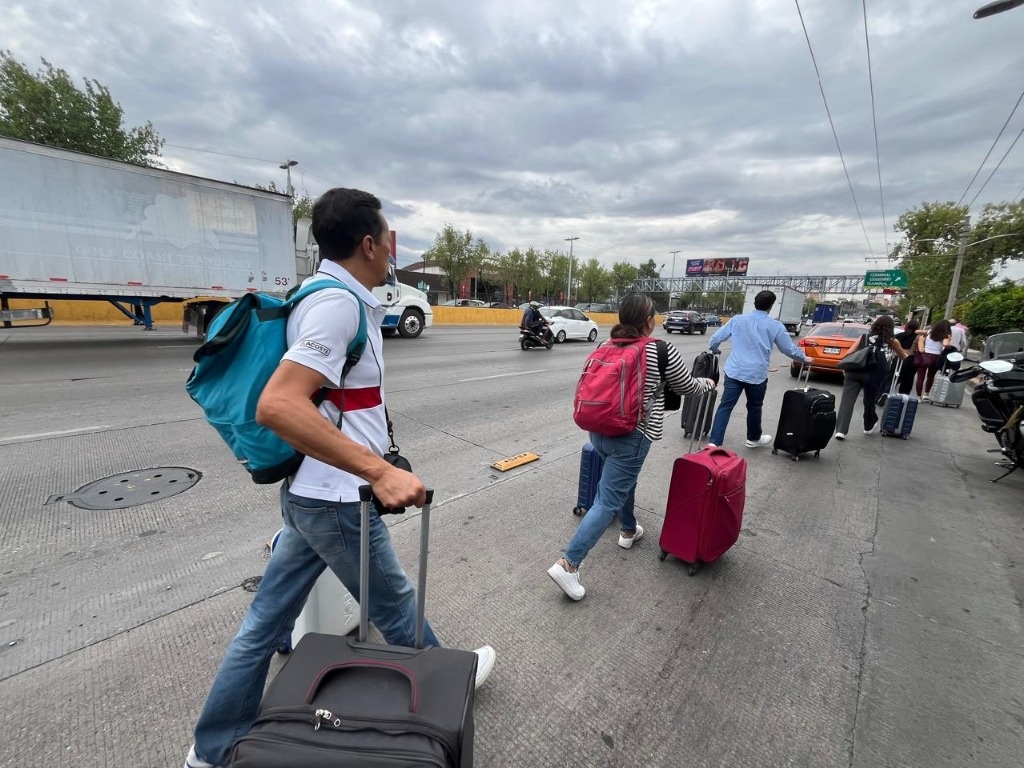 La Jornada Bloquean Circuito Interior Frente Al AICM Denuncian