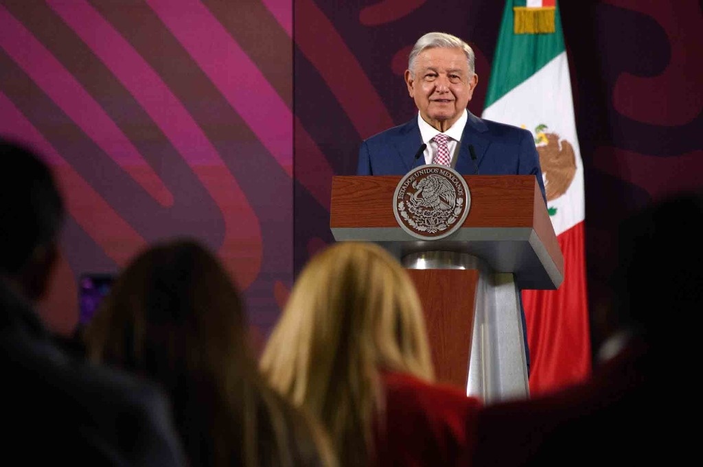 La Jornada Celebra AMLO autorización de Cofece para comprar plantas a