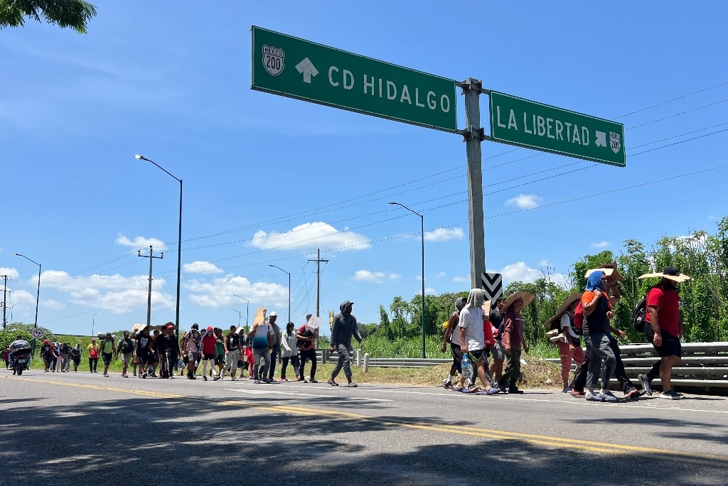 La Jornada Cientos De Migrantes Parten De Suchiate Rumbo A Tapachula