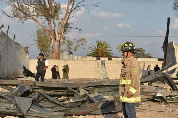 La Jornada Concluyen trabajos tras explosión en ducto de Pemex en