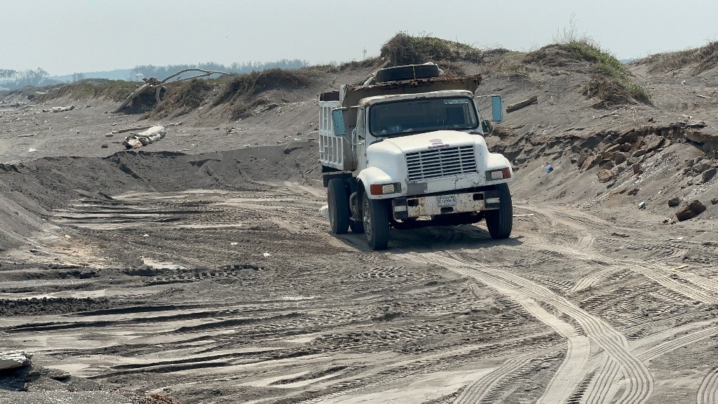 La Jornada Denuncian Saqueo De Arena En Playas De Veracruz