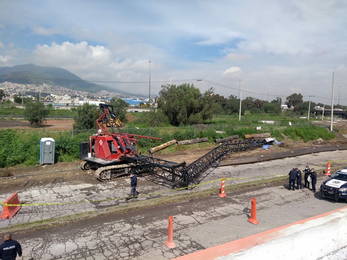 La Jornada Desplome de grúa en Circuito Exterior Mexiquense deja