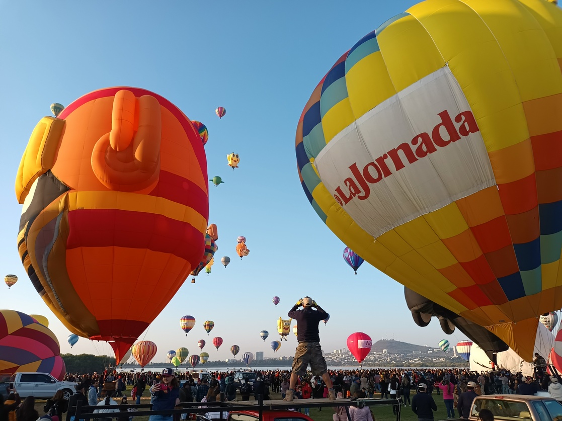 La Jornada El cielo en Léon se pinta de colores comenzó el FIG