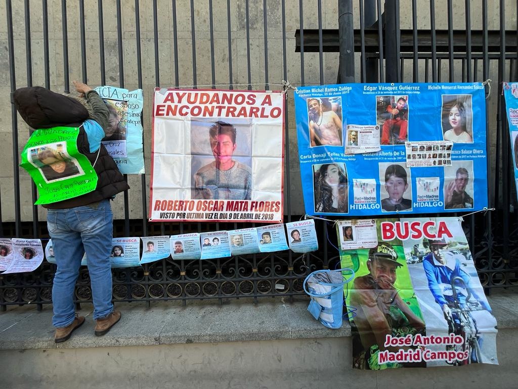 La Jornada Familiares De Desaparecidos Protestan Afuera De Palacio