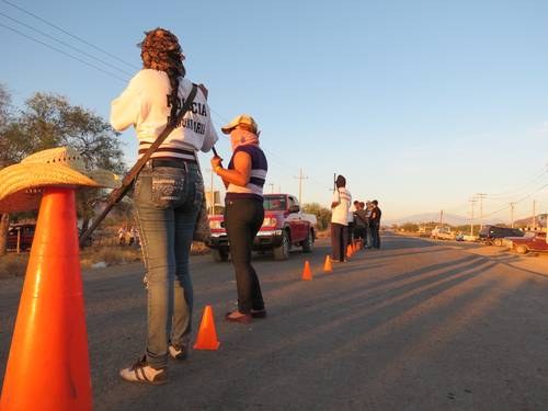 La Jornada Grupo Armado Hiere A Dos Personas En Aquila Michoac N