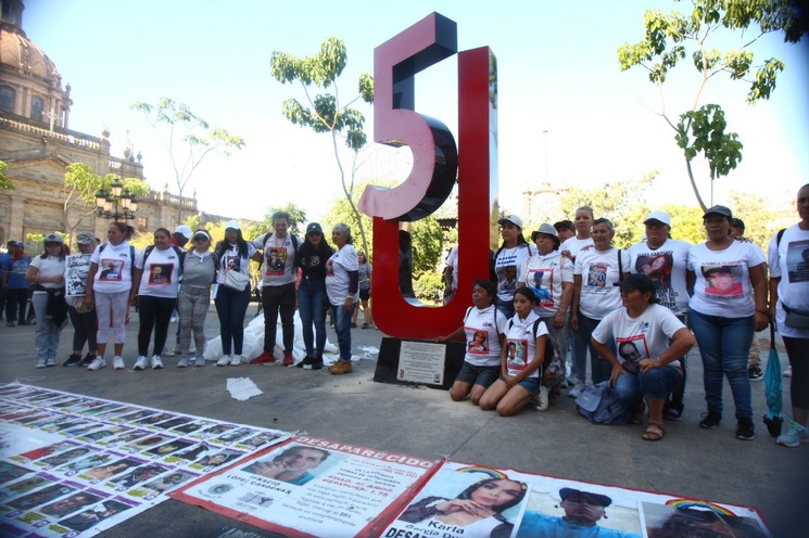 La Jornada Instalan antimonumento en Guadalajara a tres años de la