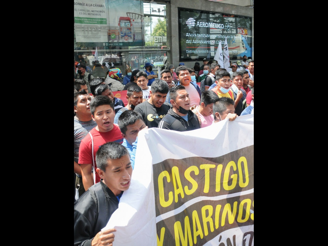 La Jornada Padres De Los 43 Protestan Ante La Judicatura