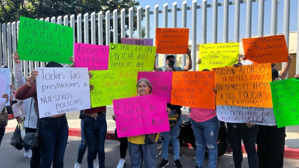 La Jornada Policías en Morelos piden mejores salarios perciben 4 500