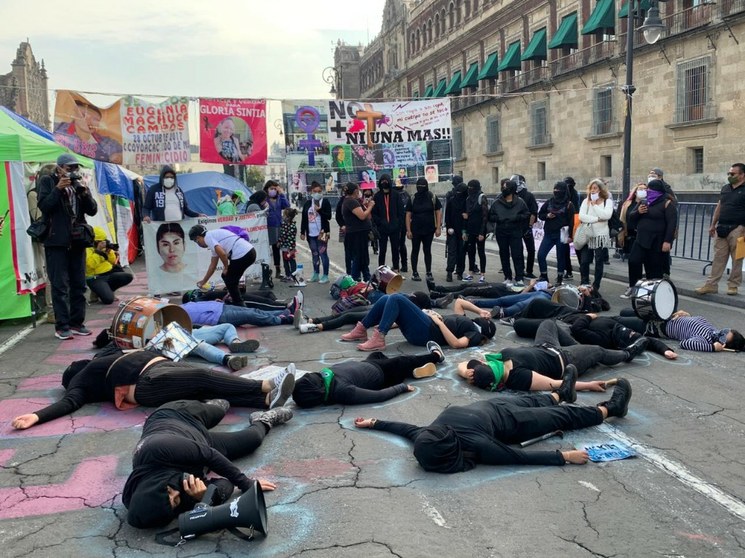 La Jornada Protestan Mujeres Contra Feminicidios Frente A Palacio