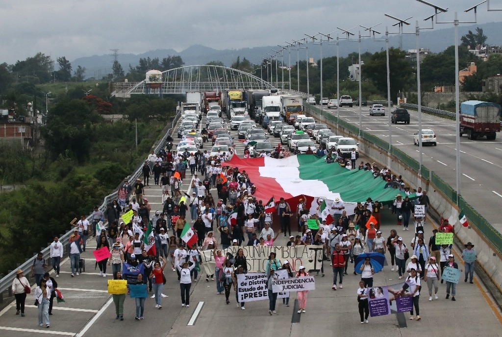 La Jornada Protestan Trabajadores Del PJF En Autopista Del Sol