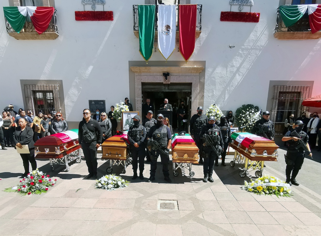 La Jornada Realizan homenaje póstumo a seis policías de Zacatecas