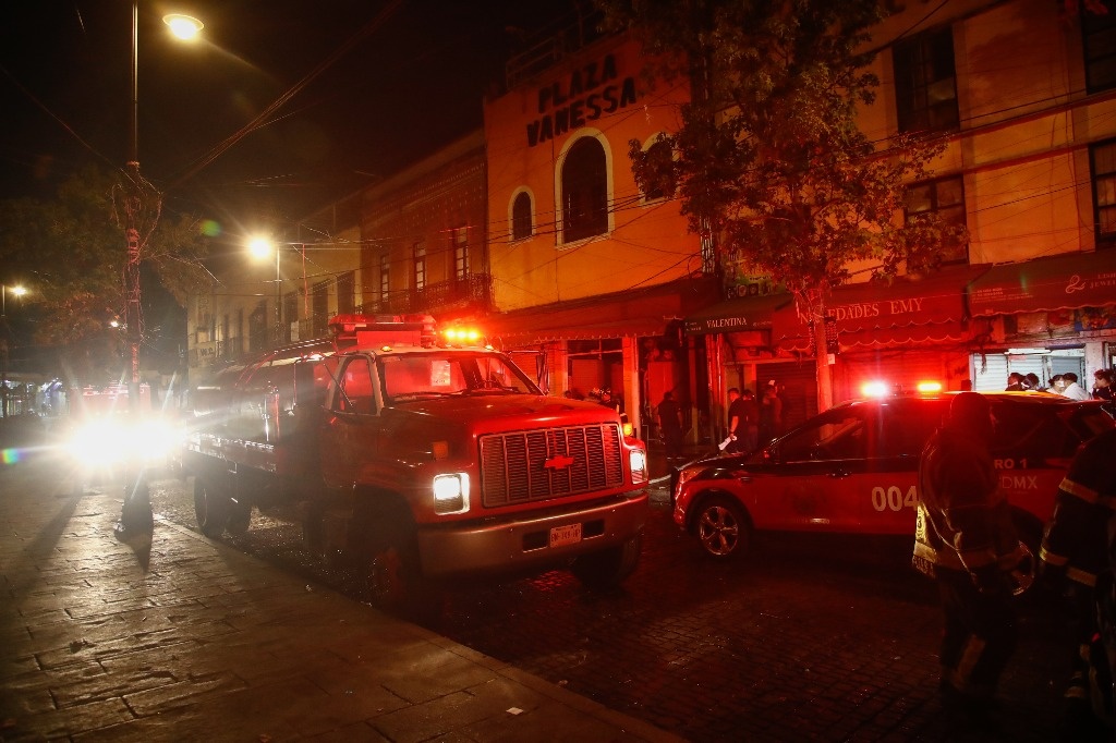 La Jornada Reportan Incendio En Bodegas De Plaza Vanessa En El Centro