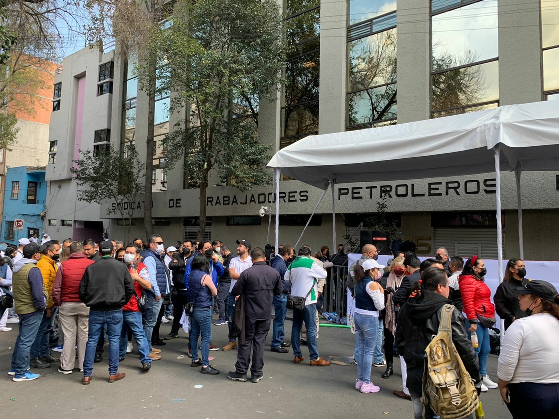 La Jornada Reportan Que Ha Votado M S Del De Los Petroleros Inscritos