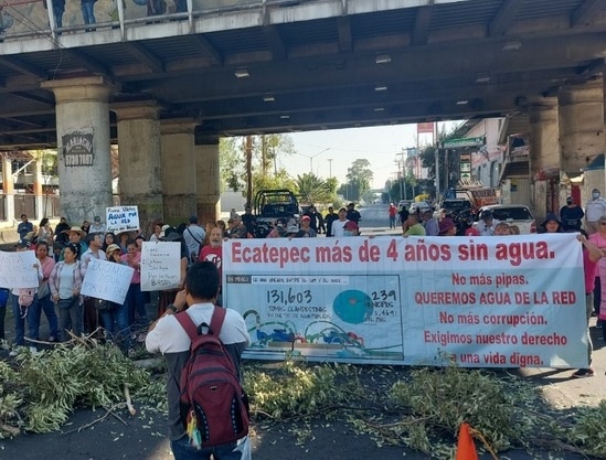 La Jornada Tras 22 horas policías de Ecatepec retiran bloqueo en