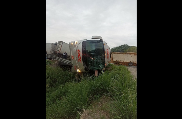 La Jornada Un Muerto Y Heridos Por Accidente En Autopista