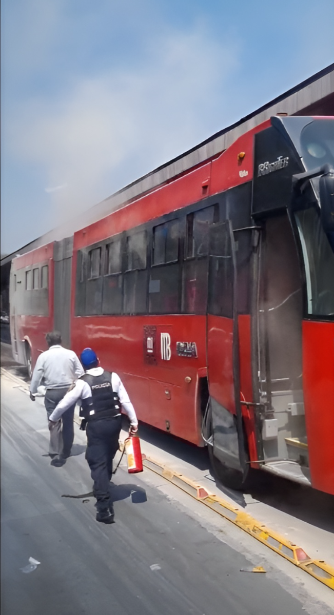 La Jornada Unidad Del Metrob S Presenta Falla Mec Nica