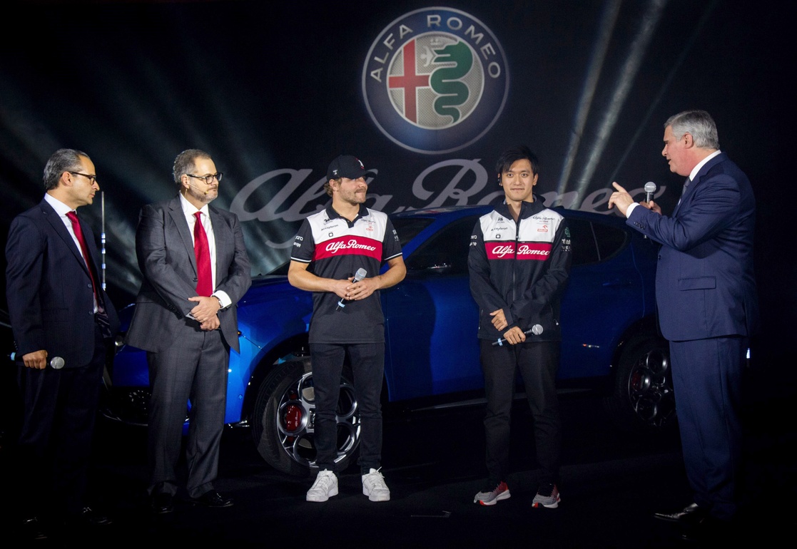 La Jornada Valtteri Bottas Y Zhou Guanyu Presentaron El Alfa Romeo