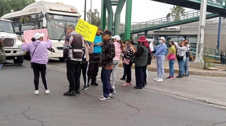 La Jornada Vecinos de la Sierra de Guadalupe bloquean la Vía Morelos