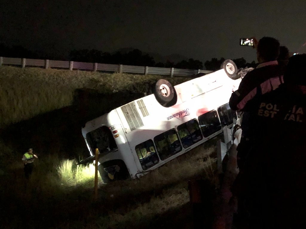 La Jornada Volcadura en autopista México Pirámides deja más de 40