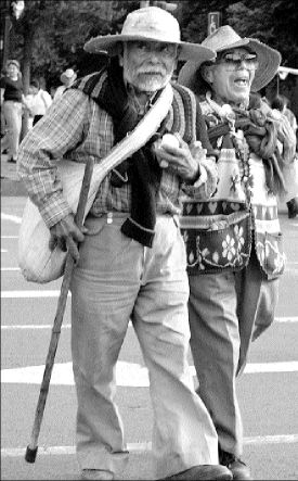 ancianos_zocalo_01