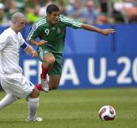 El delantero Carlos Vela tuvo varias oportunidades que no logró concretar, por lo que sigue sin hacer gol en el Mundial Canadá 2007