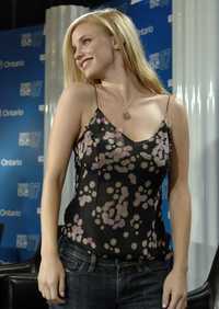 Kelli Garner durante la conferencia de prensa en torno de la película Lars and the Real Girl, en Toronto
