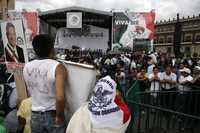 Miles de integrantes de la CND permanecieron en el Zócalo durante todo el día y se retiraron casi a las 22 horas