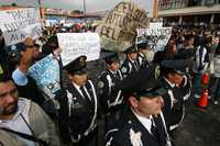 Durante la entrega de vehículos para atender las necesidades de la población tlahuaquense, así como patrullas para la policía, estudiantes demandaron "ingreso directo" a la UAM