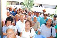 Un centenar de personas de la tercera edad ocuparon durante cuatro horas las oficinas de la Secretaría de Desarrollo Social en Campeche para exigir la entrega de apoyos del Programa  70 y Más