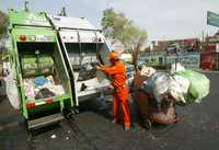 Uno de los camiones que cuentan con separadores para la basura, en la delegación Cuauhtémoc