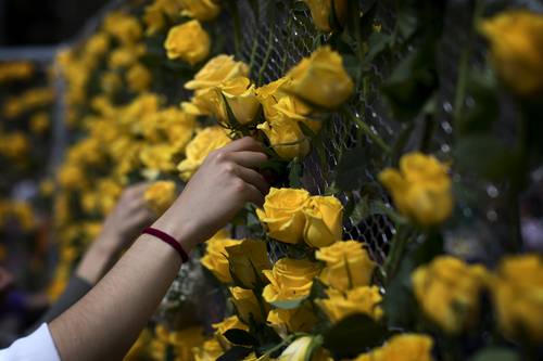 La Jornada: Rosas amarillas y libros llenaron ciudades y pueblos de Cataluña