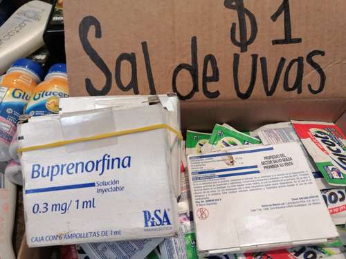La Jornada: Sin receta ni recato, en Tepifarma se vende de todo como en  botica