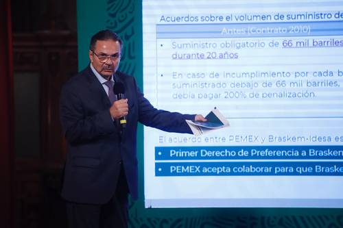 Octavio Romero Oropeza, director general de Pemex, en la conferencia matutina en Palacio Nacional.