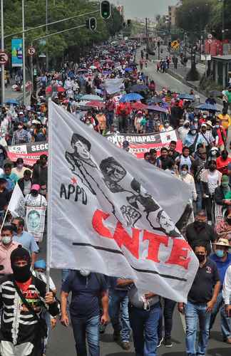 Marcha de integrantes de la CNTE del miércoles pasado en la Ciudad de México para exigir el fin de la represión contra normalistas de Chiapas y Puebla.