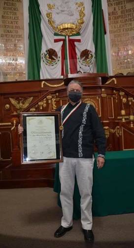 Juan Manuel Rendón Esparza reconoció el legado de José Santos Valdés al recibir el galardón en el Congreso de la CDMX.