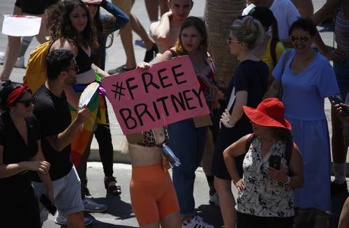 En el Desfile del Orgullo realizado en Tel Aviv, fans de la cantante manifestaron su apoyo.