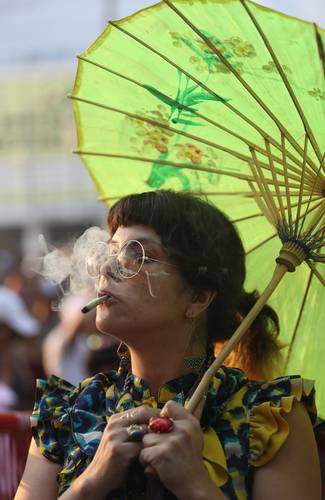 La Suprema Corte ordenó en 2019 al Congreso de la Unión reglamentar el uso lúdico y medicinal del cannabis pero, pese a dos prórrogas, los legisladores no han conseguido el consenso para tal efecto. En la imagen, consumidores festejaron el pasado 20 de abril el Día Mundial de la Mariguana frente a la sede del Senado.