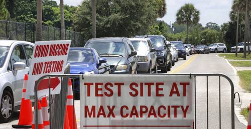 Una de las sedes para hacerse la prueba anti-Covid, localizada en Orlando, Florida, trabaja a su máxima capacidad.