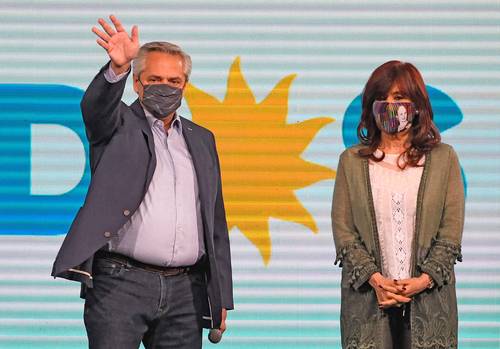 El mandatario argentino, Alberto Fernández, y la vicepresidenta Cristina Fernández de Kirchner, en rueda de prensa.