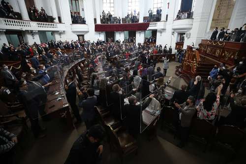Los 16 alcaldes de la Ciudad de México rinden protesta este viernes en sesión solemne ante el Congreso local. Para ello, la mesa directiva solicitó instalar vallas en los alrededores del recinto legislativo como medida de seguridad