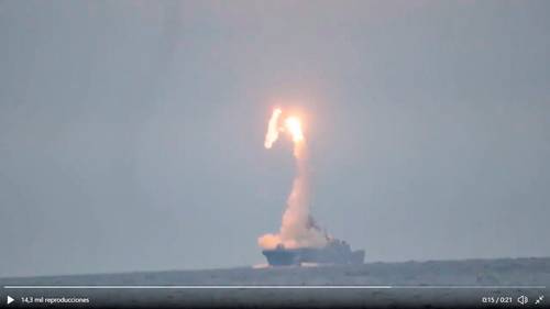 Lanzamiento del misil hipersónico Zirkon, ayer en el mar Blanco.