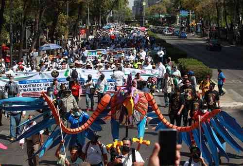 Galleros y aficionados taurinos se sumaron a la protesta que llegó al Zócalo.