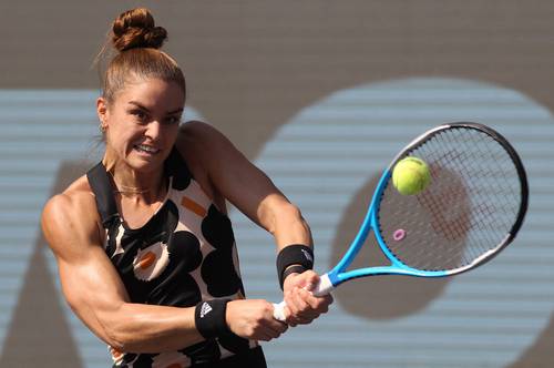Maria Sakkari se impuso por 6-2 y 6-4 a Iga Swiatek en el segundo día del WTA Finals.