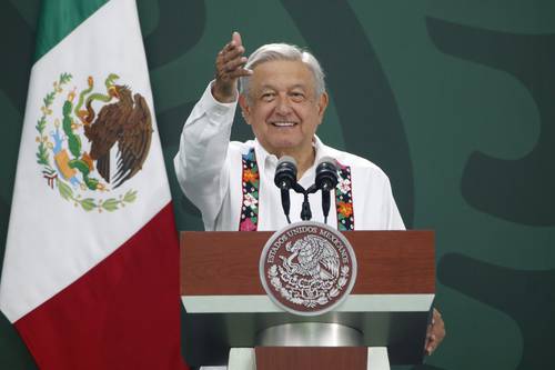 El presidente Andrés Manuel López Obrador indicó que en Navidad no habrá conferencia y que Nochebuena la pasará en su rancho de Chiapas. El 27 sí habrá mañanera. “El fin de año lo mismo, vamos a estar hasta el 30 en la mañana y regresamos el 3 de enero. Nos rayamos”.