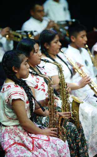 En la segunda edición del Festival de Músicos Tradicionales participó la Banda KOPK AM de René Orozco, proveniente de la comunidad mixe de Santiago Amatepec, Oaxaca.