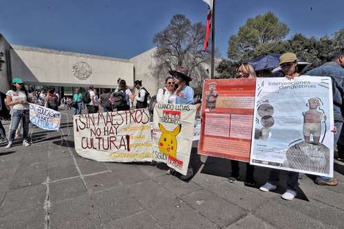 El 3 de febrero de 2019, profesores, trabajadores y alumnos de la ENAH protestaron frente al Museo Nacional de Antropología.