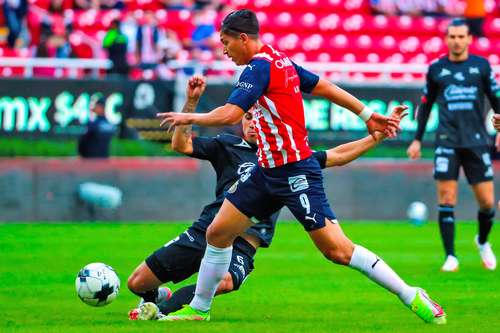 Ángel Zaldívar puso el 1-0 al minuto 41 al cobrar una falta en el área.