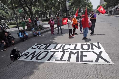 Trabajadores de la agencia de noticias del Estado mexicano reclaman solución al conflicto que la mantiene en huelga.